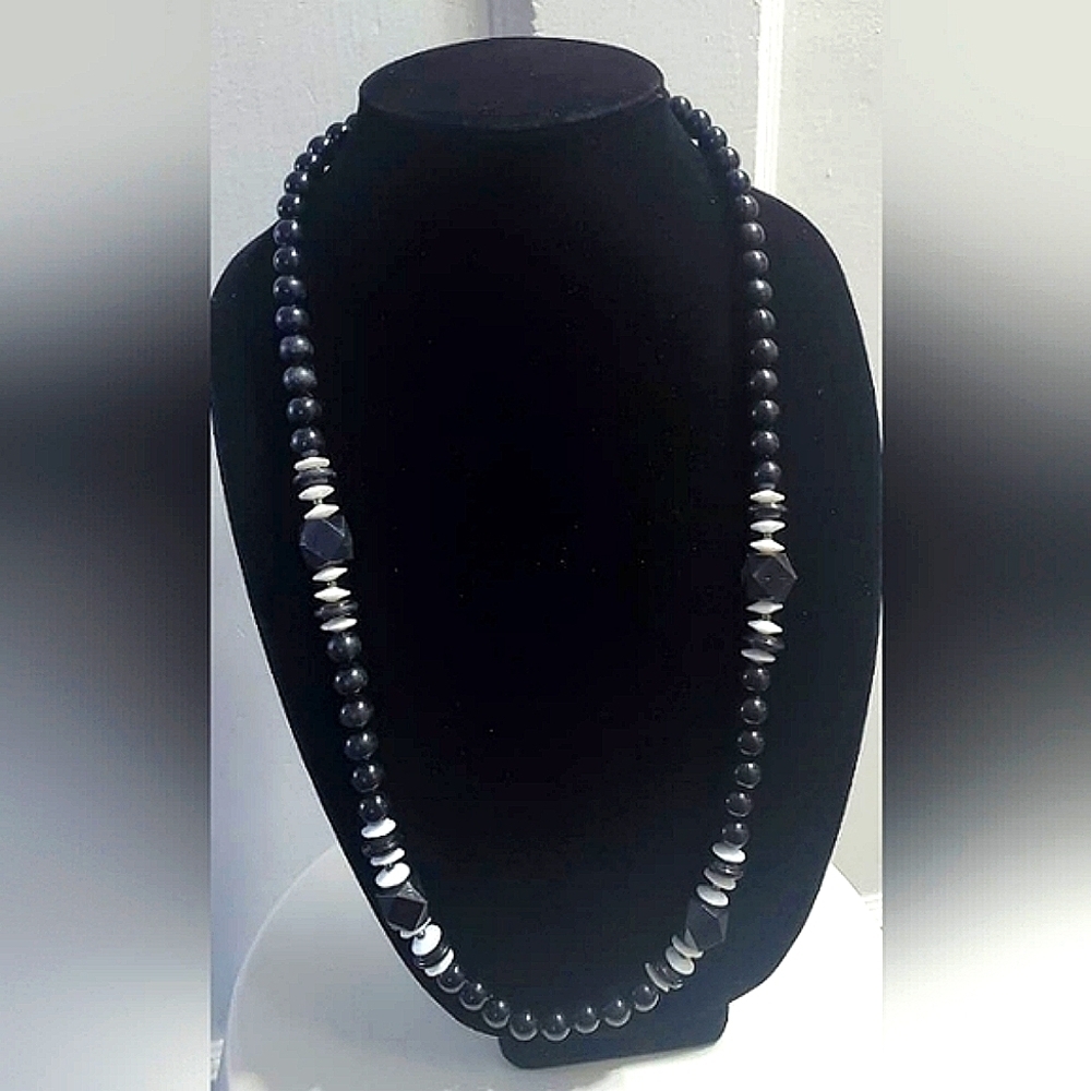 Natural Handmade Black Beaded Necklace.🌴